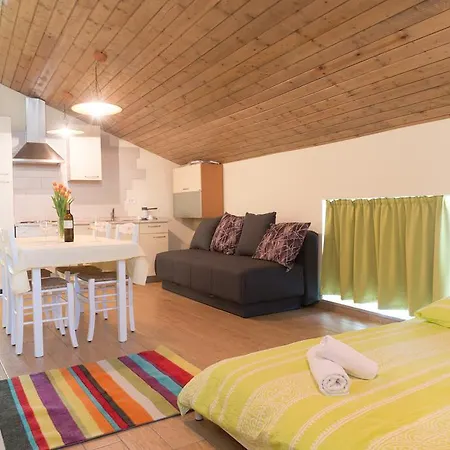 Tourist Farm Kosuta Bivanje na kmetiji *
